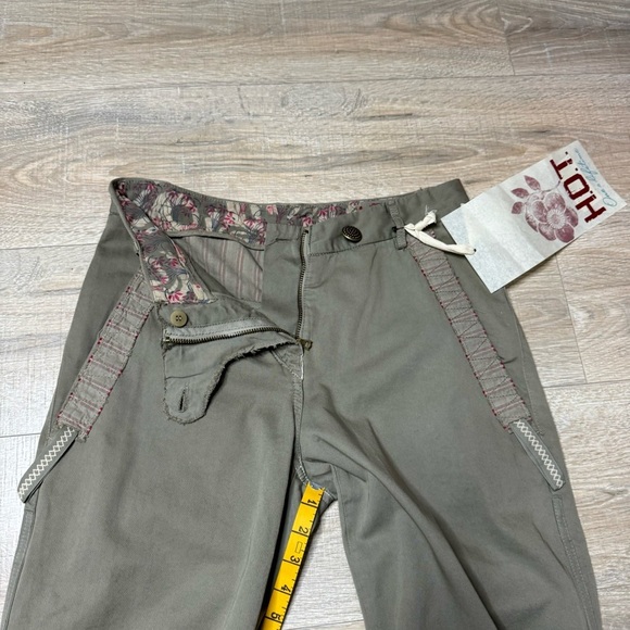 H.O.T. Hot One's Lifetime Khaki Rollup Capri Pants Size 28 Medium - Picture 11 of 16